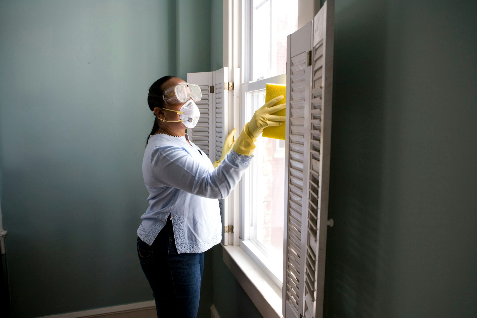 Service professional providing an estimate to a customer